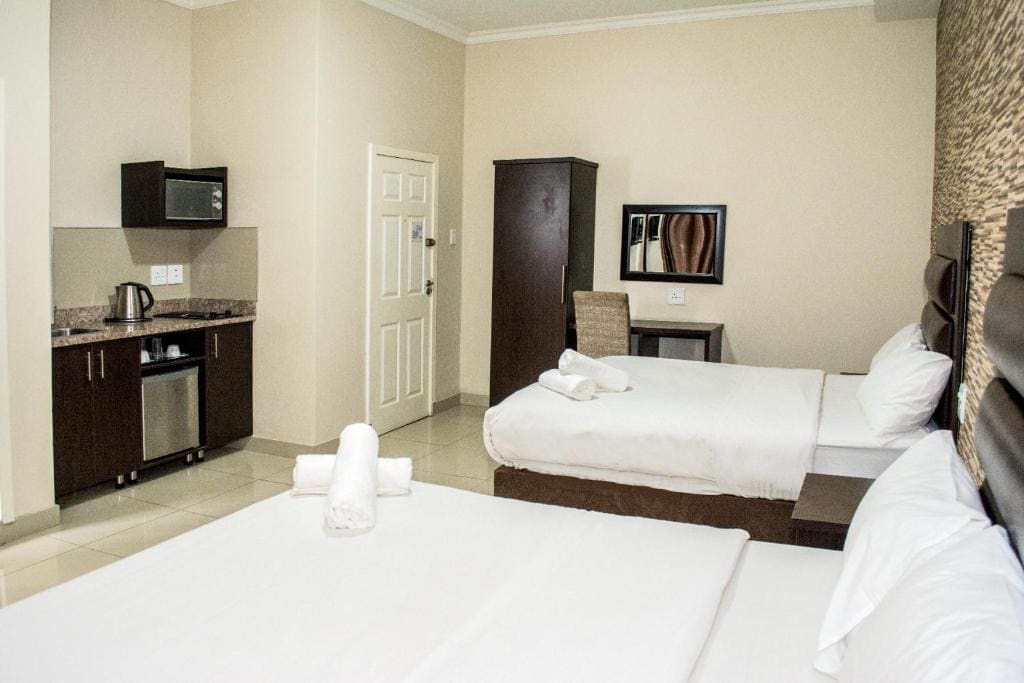 Family Room room - Image 3