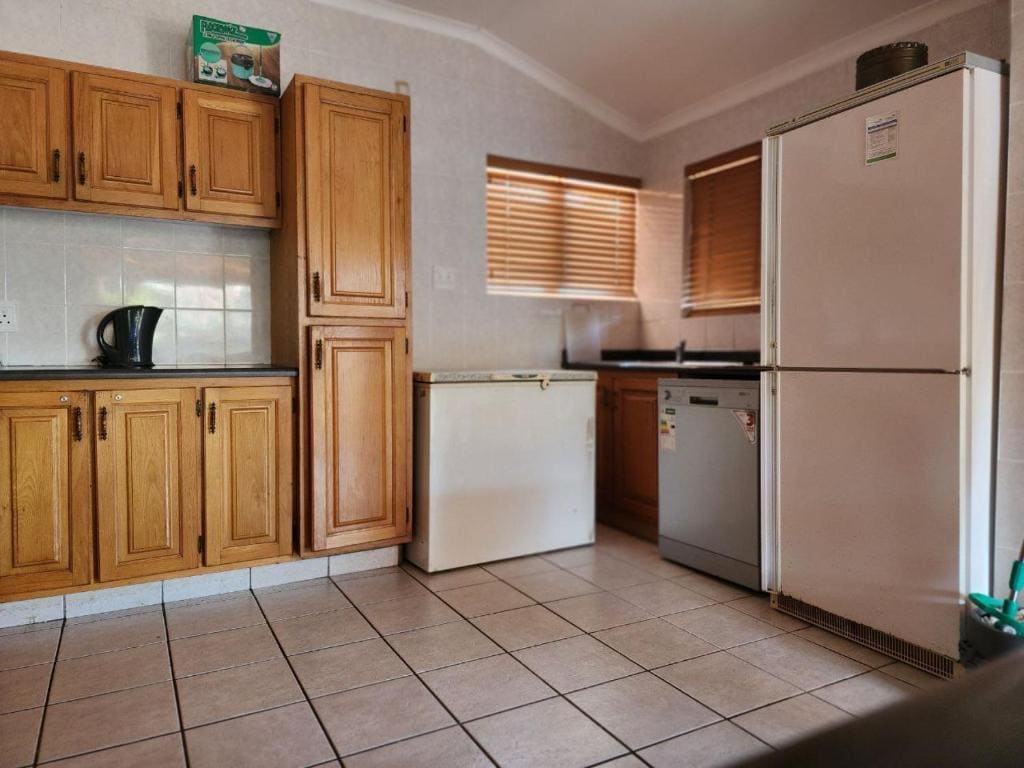 Double Room with Private Bathroom room - Image 2