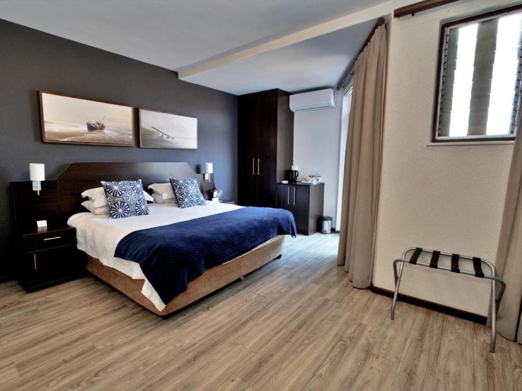 Luxury King with Patio room - Image 2