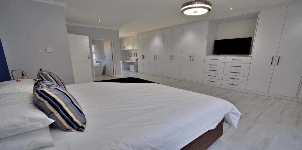 Standard Double Room room - Image 2
