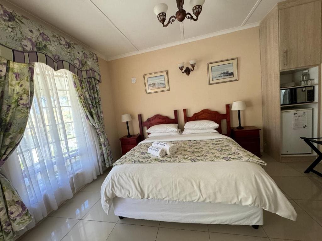 Superior King Suite room - Image 3