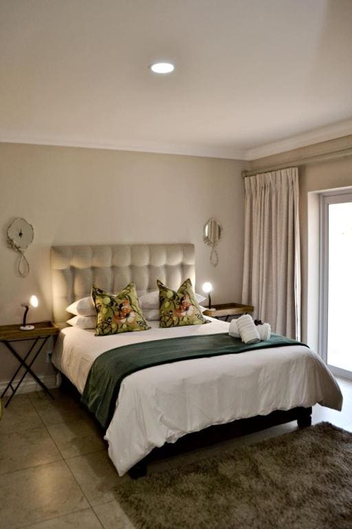 Superior Family Room room - Image 2