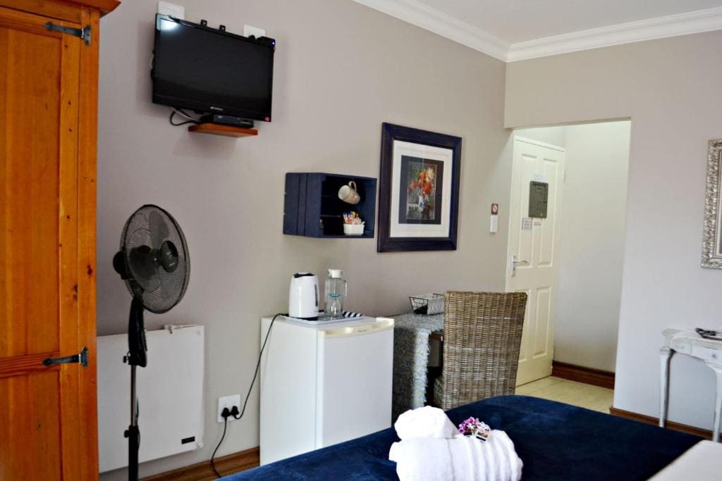 Standard Double or Twin Room room - Image 3