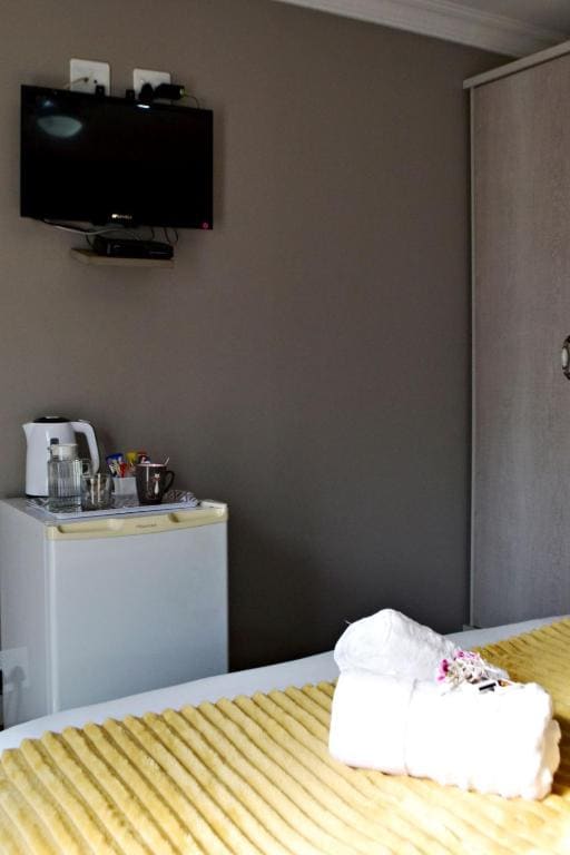 Deluxe Double Room with Balcony room - Image 3