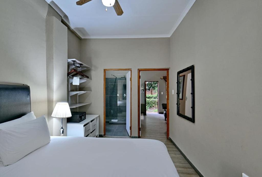 Standard Family Room room - Image 3