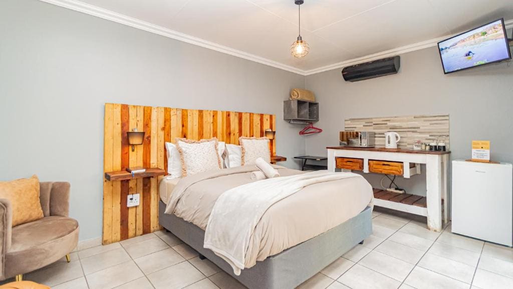 Queen Room with Garden View room - Image 2