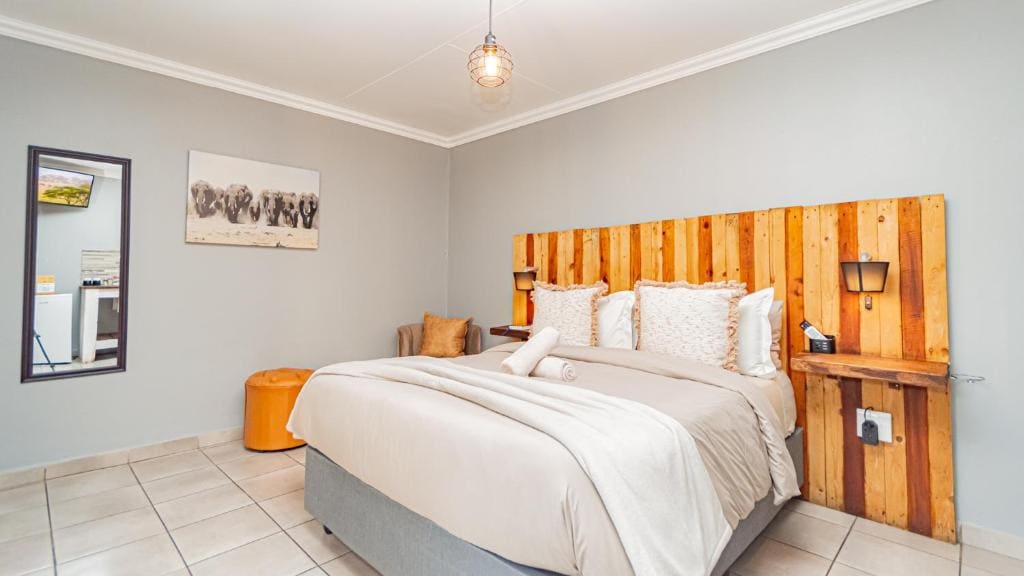 Queen Room with Garden View room - Image 1