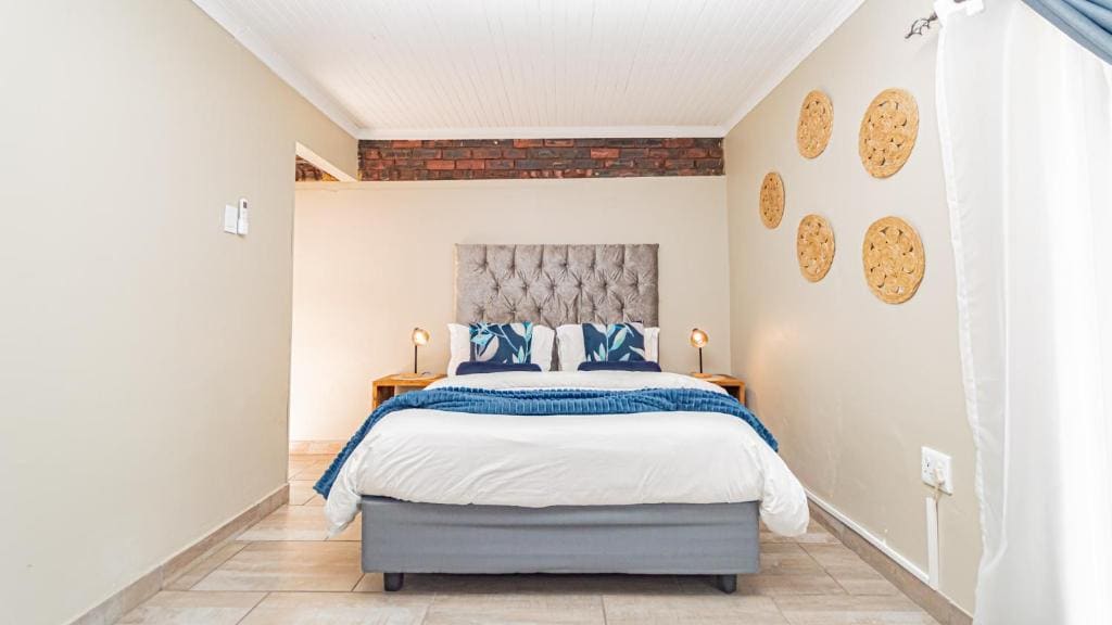 Deluxe Family Room room - Image 1