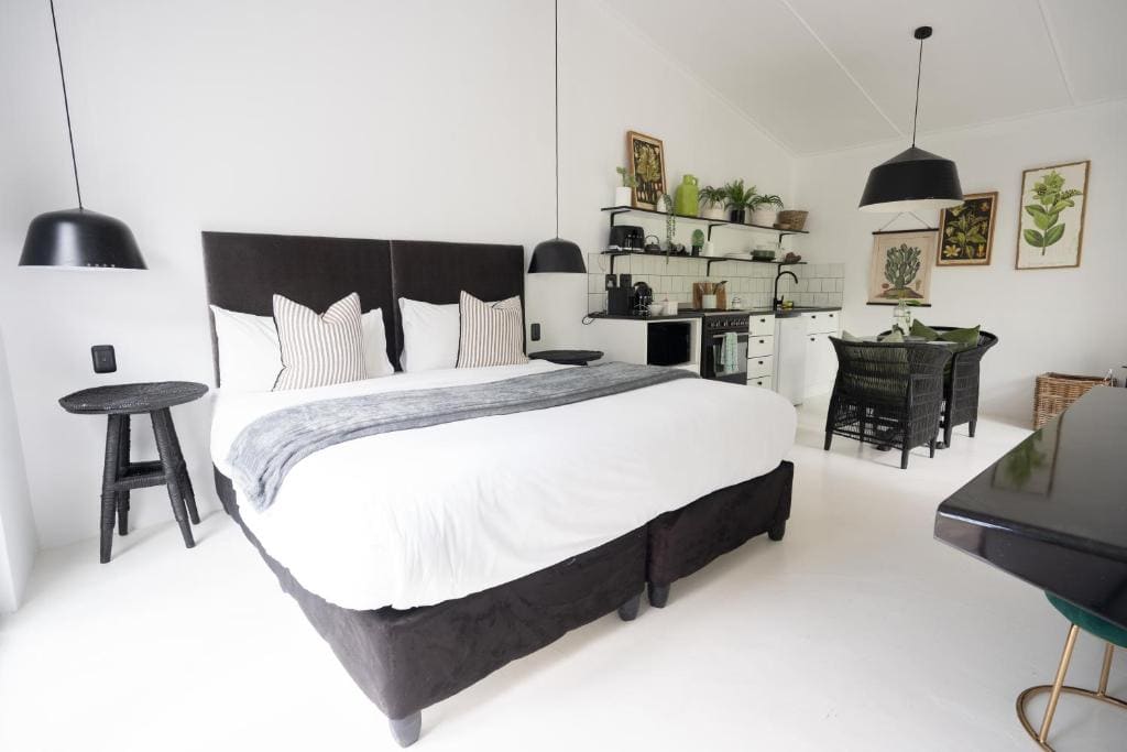 Self-Catering Orchard Suite - 1 Bedroom room - Image 1
