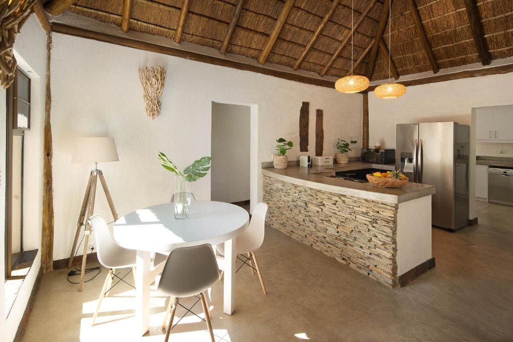 Luxury Villa room - Image 3