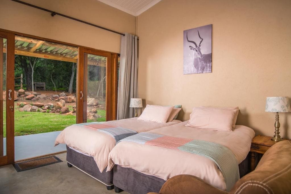 Bushbuck Cottage 2 bedroom room - Image 2