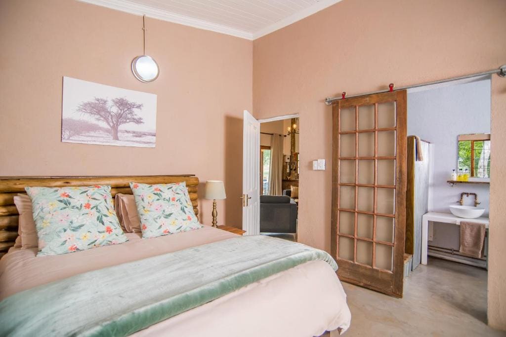 Impala Cottage room - Image 2