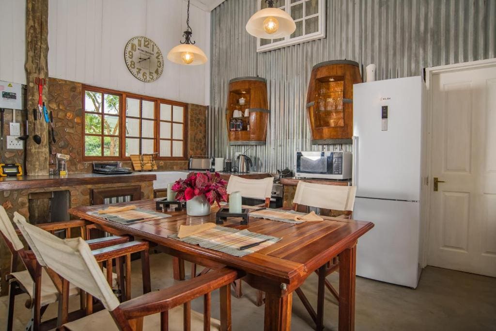 Impala Cottage room - Image 3