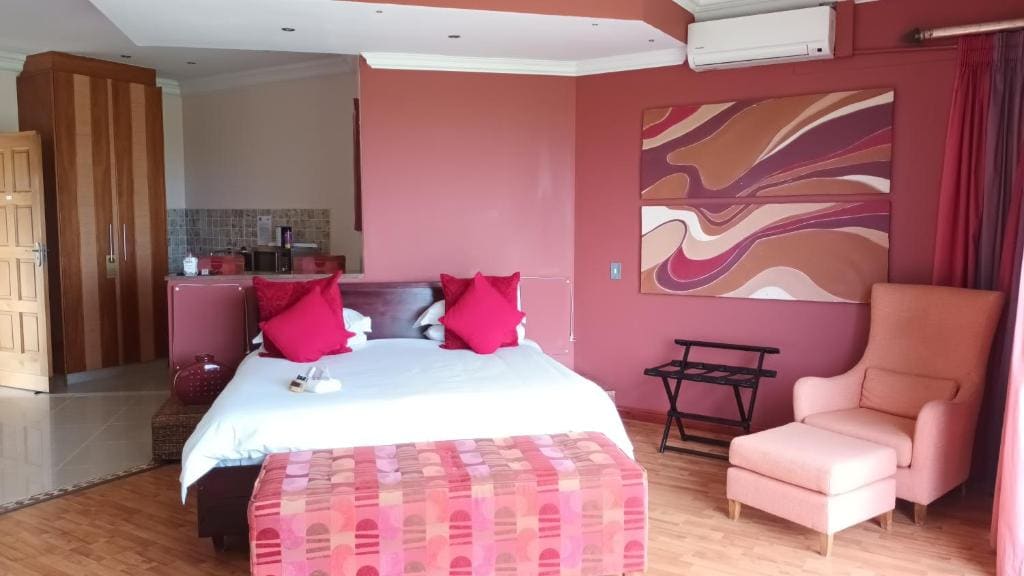 Presidential Suite with Mountain View room - Image 2