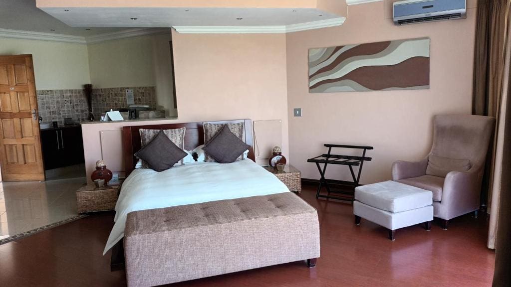 Executive Suite with Mountain View room - Image 1