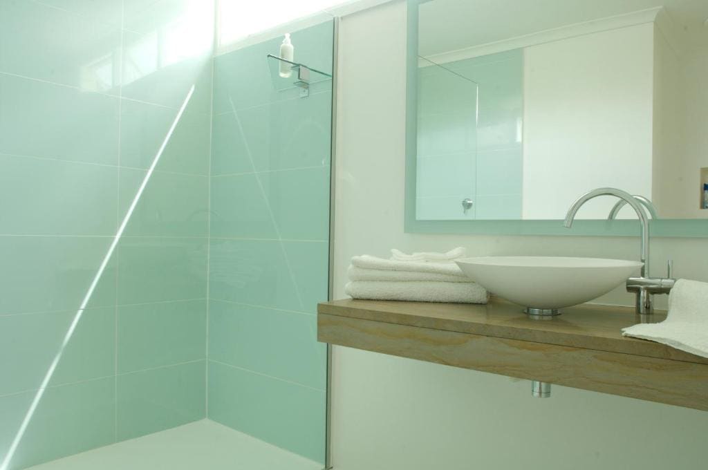 King or Twin Room with Sea View room - Image 3