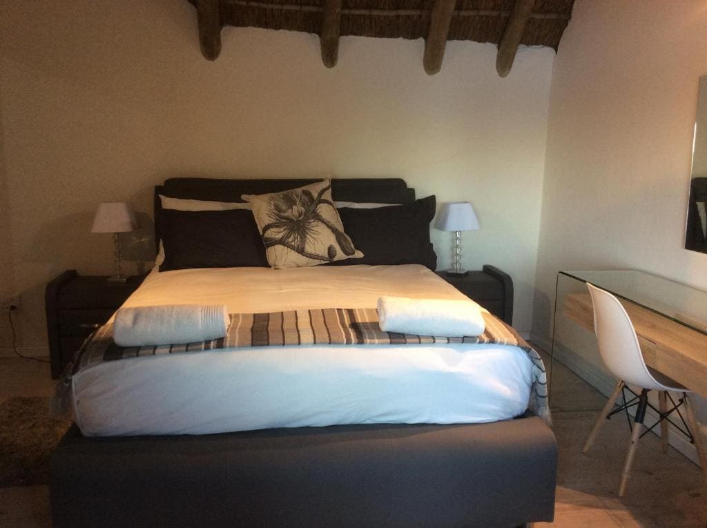 Queen Room with Pool and Dam View room - Image 3