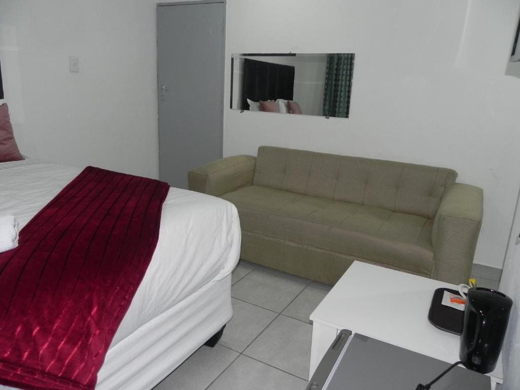 Deluxe Double Room with Shower room - Image 1