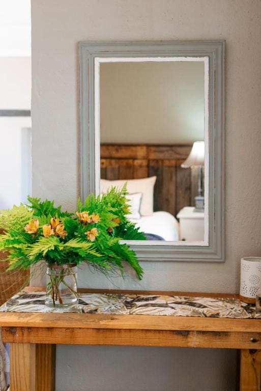 Bungalow room - Image 3