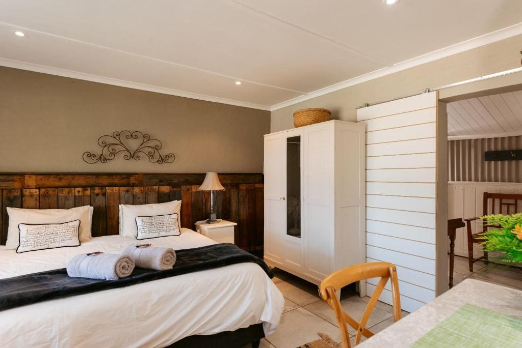 Bungalow room - Image 2
