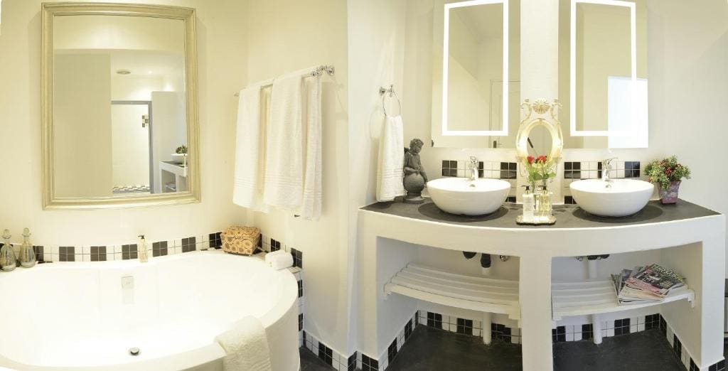 Suite with Bath and Shower room - Image 1