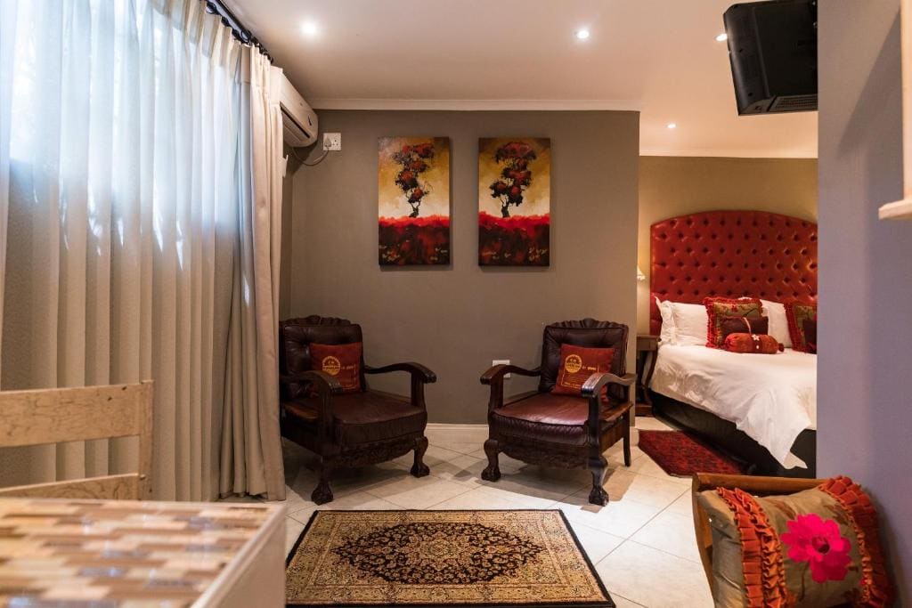 Luxury suite with Shower room - Image 1