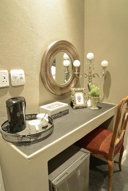 Luxury suite with Shower room - Image 3