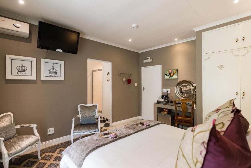 Suite with Shower room - Image 2