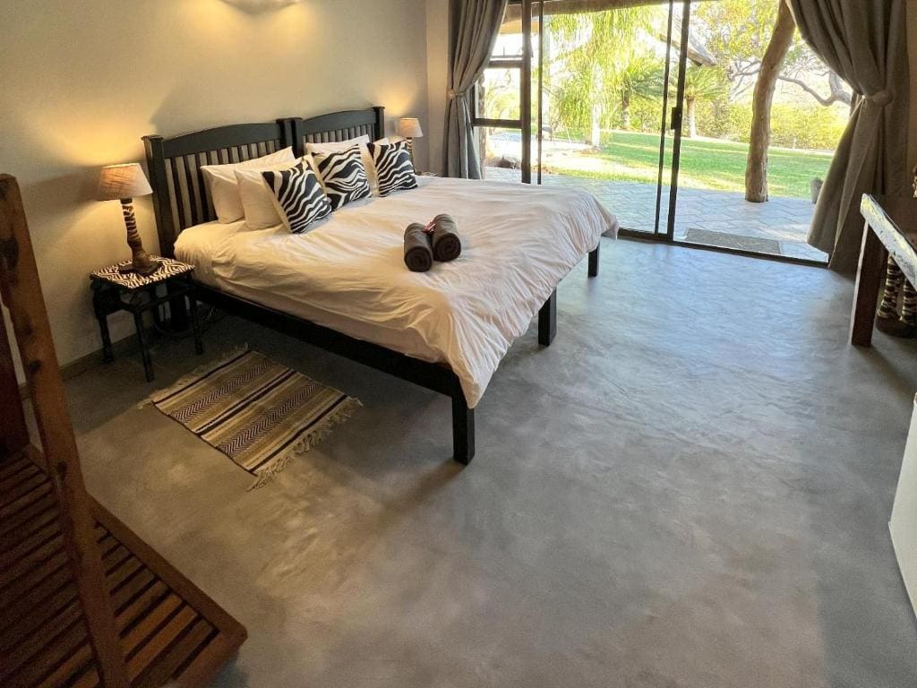 Luxury Triple Room room - Image 2