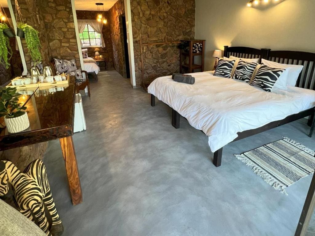 Luxury Triple Room room - Image 1