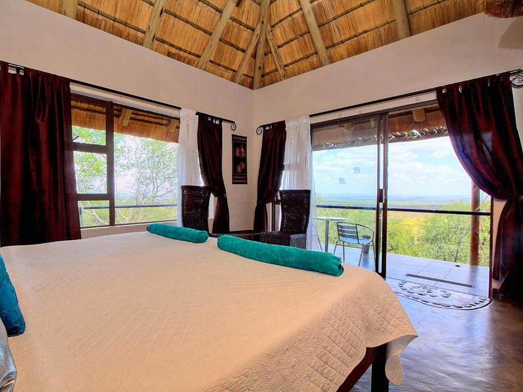 Six-Bedroom House room - Image 1