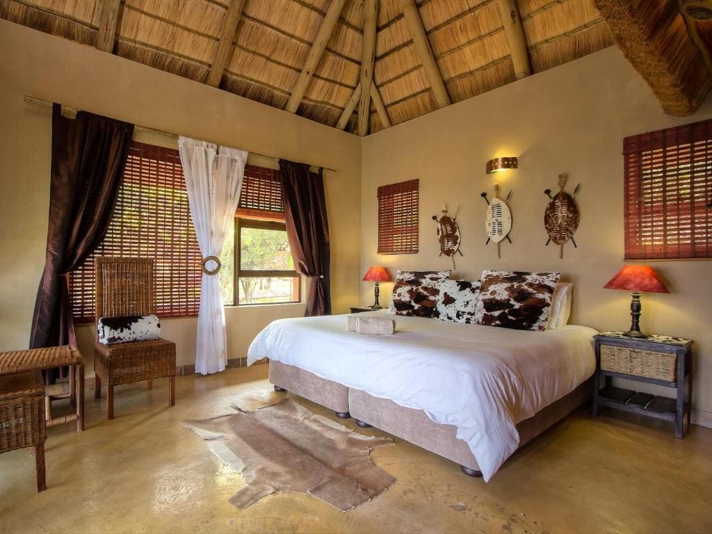 Six-Bedroom House room - Image 3