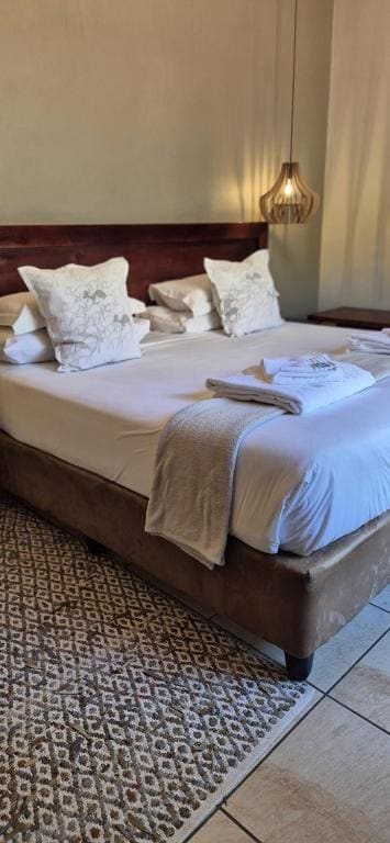 Deluxe Double or Twin Room room - Image 3