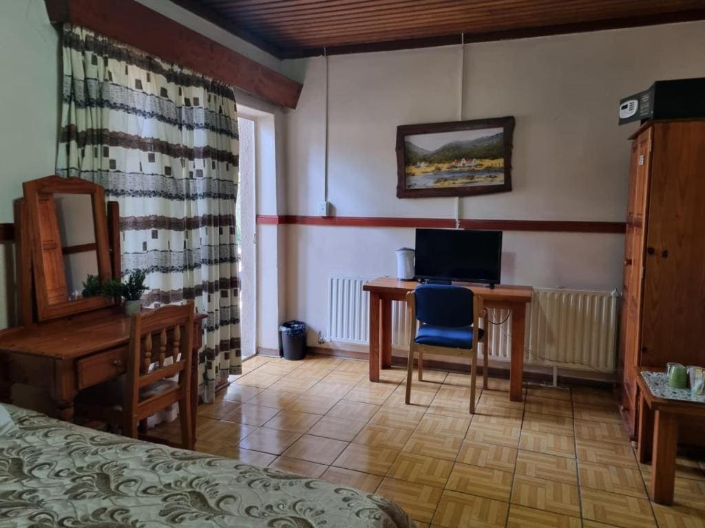 Standard Twin Room room - Image 3