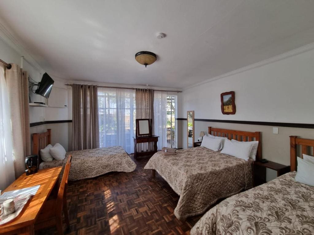 Family Room room - Image 2