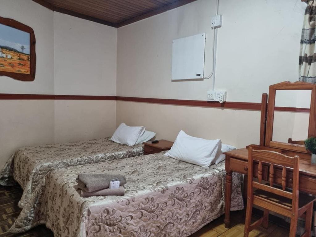 Standard Twin Room room - Image 1