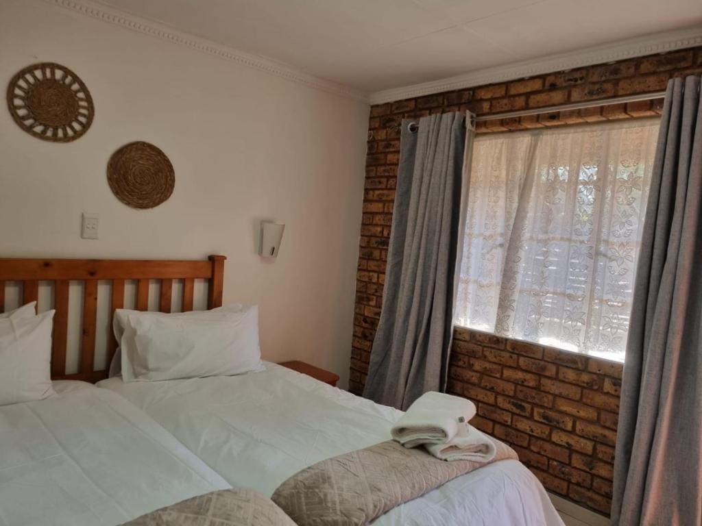 Deluxe Double or Twin Room room - Image 2