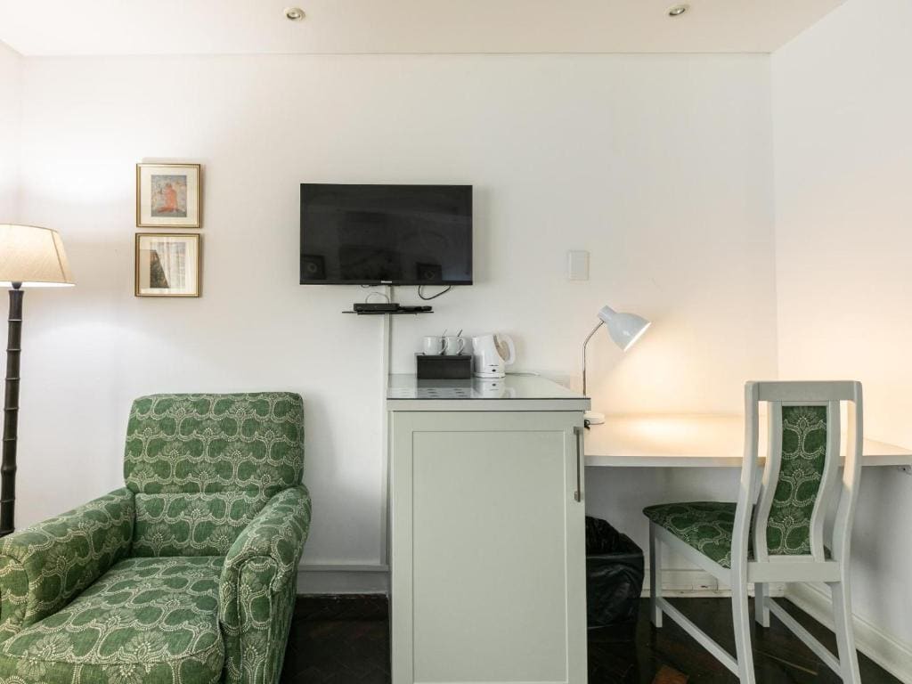 Double or Twin Room with View room - Image 3