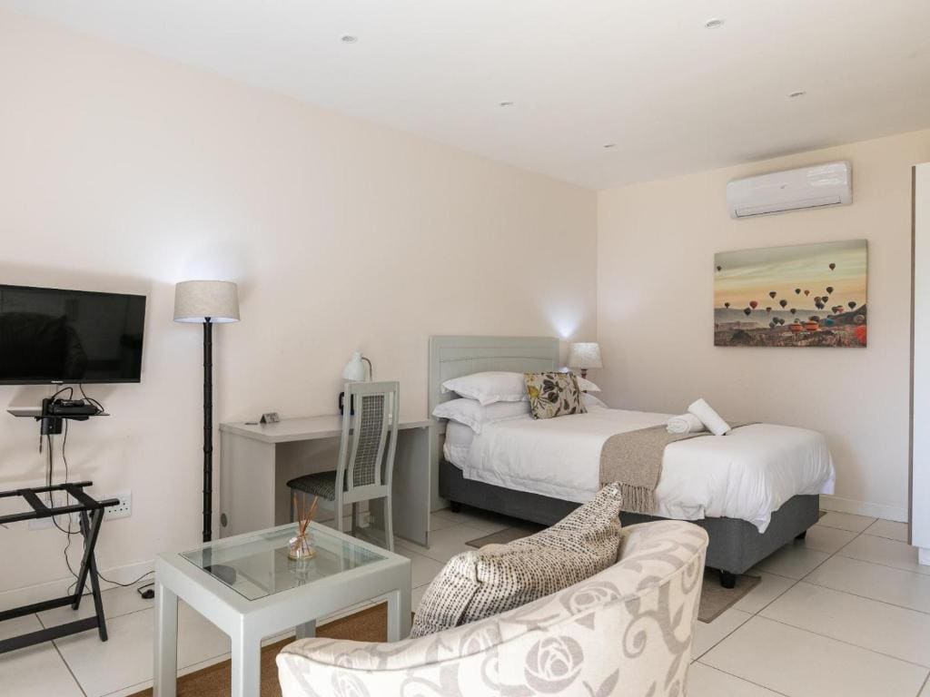 Studio with Garden View room - Image 1