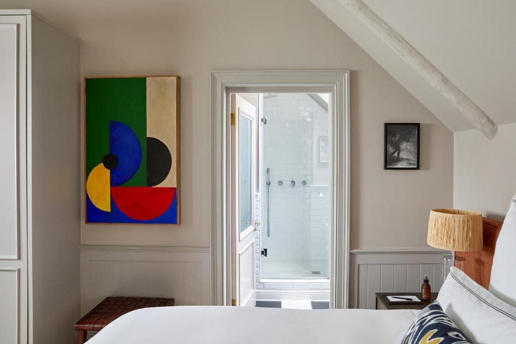 Courtyard Loft Queen room - Image 2