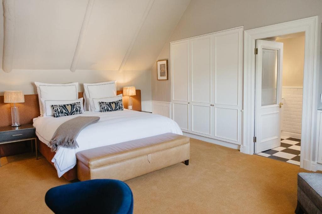 Courtyard Loft Queen room - Image 1