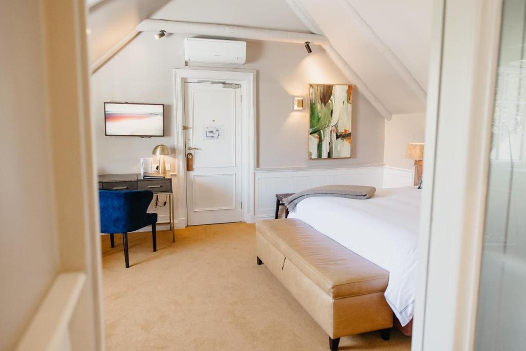 Courtyard Loft Queen room - Image 3