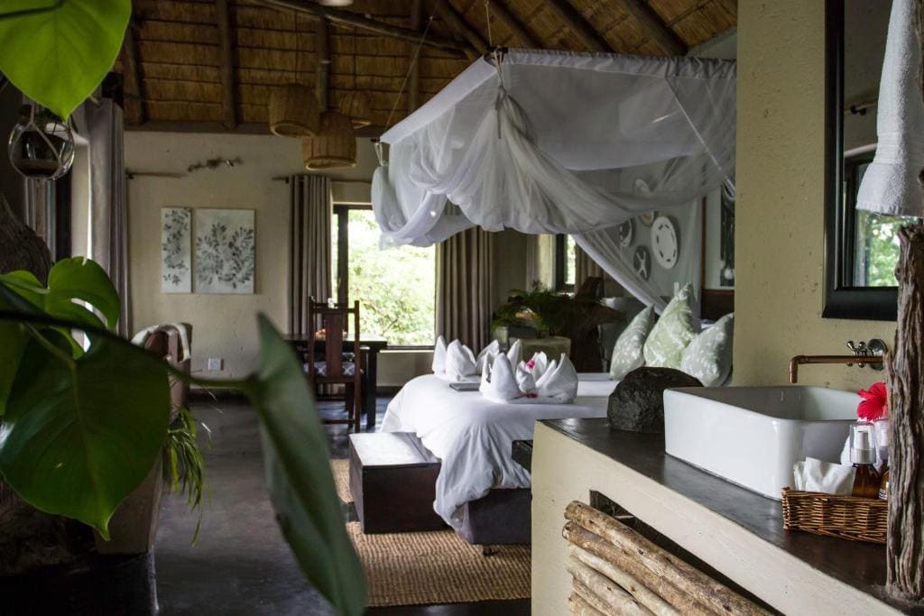 Suite with Private Pool room - Image 2