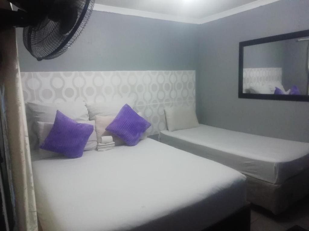 Budget Triple Room room - Image 2