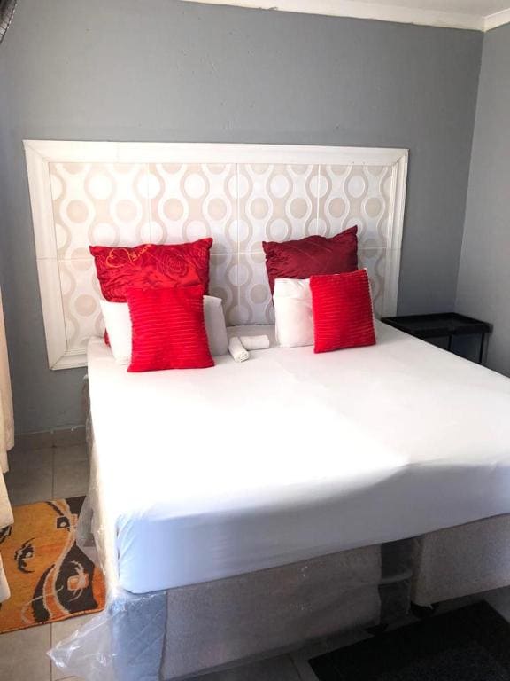 Deluxe Double Room with Bath room - Image 3
