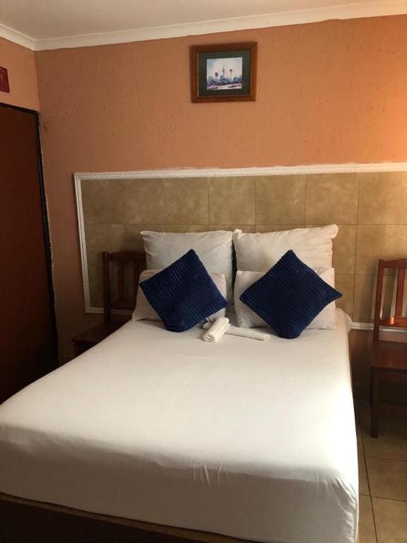 Deluxe Double Room with Bath room - Image 1