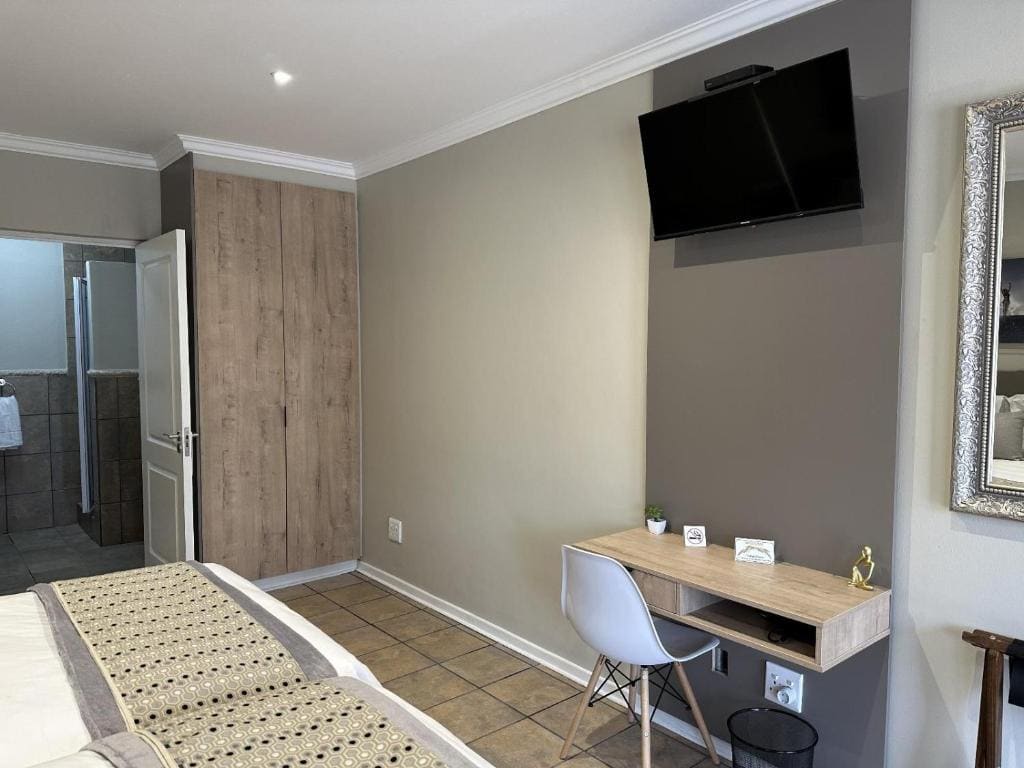 Luxury Family Room room - Image 3