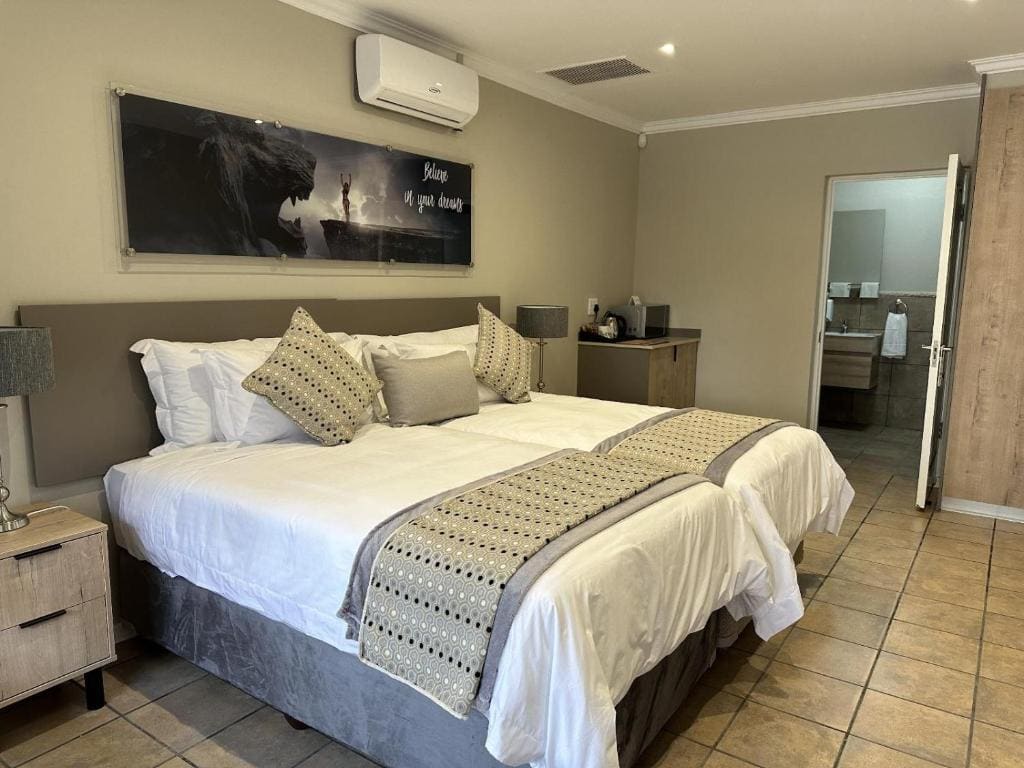 Luxury Family Room room - Image 1