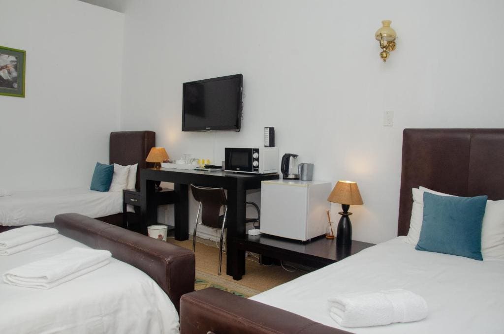 Deluxe Family Room room - Image 3