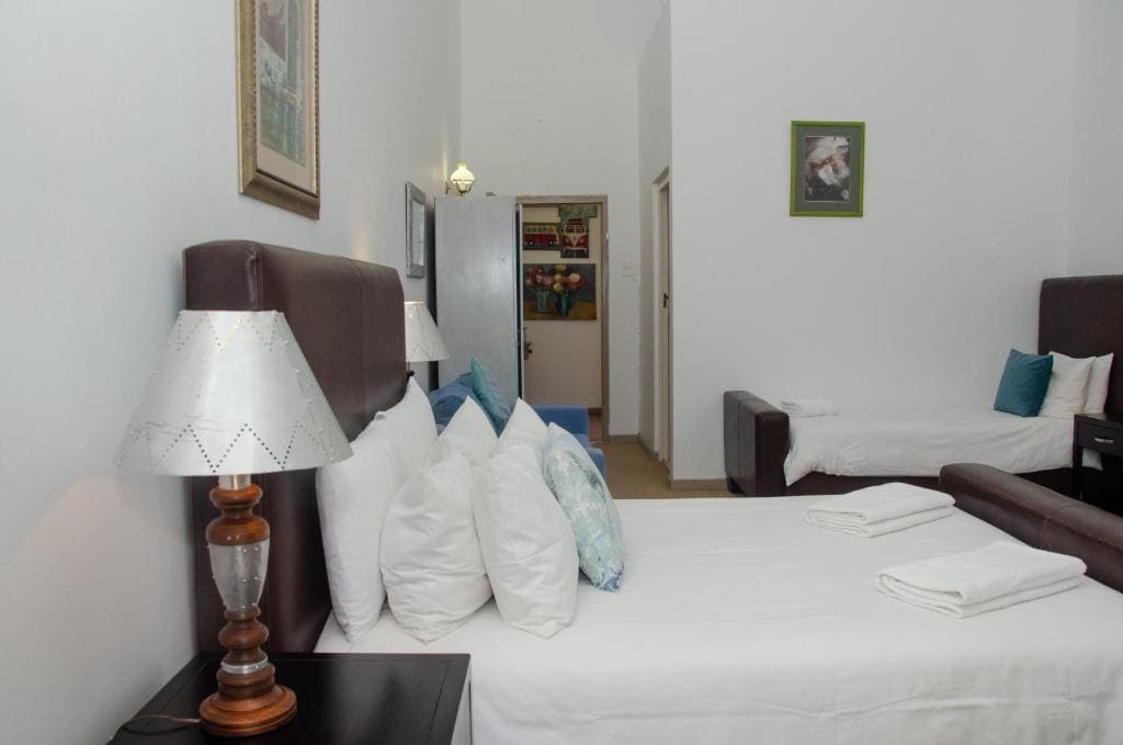 Deluxe Family Room room - Image 2